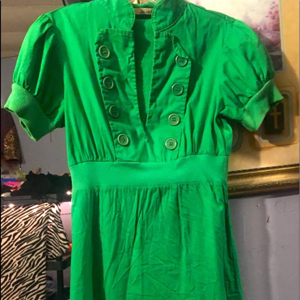 Small green dress with pockets